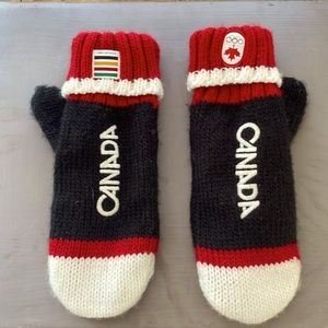 Womens Team Canada Olympic logo mittens
